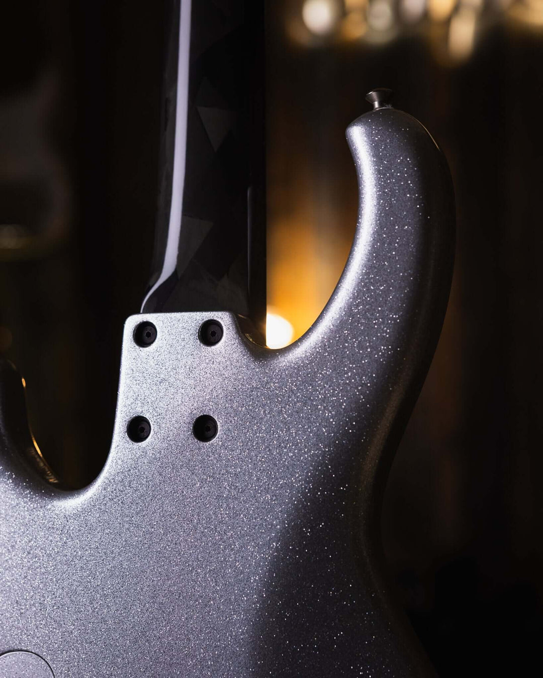 Modulus Funk Unlimited 5 Silver Sparkle 2002 - Bajo Eléctrico | Ubicada en el corazón de la próspera escena musical del Área de la Bahía de San Francisco, Modulus Graphite comenzó a fabricar instrumentos excepcionales hechos a mano en 1978. La especialida