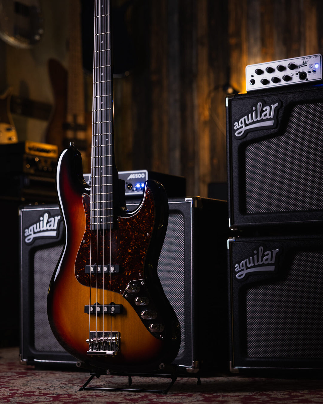 Modulus VJ4 Sunburst 2000 - Bajo Eléctrico | Ubicada en el corazón de la próspera escena musical del Área de la Bahía de San Francisco, Modulus Graphite comenzó a fabricar instrumentos excepcionales hechos a mano en 1978. La especialidad de Modulus es uti