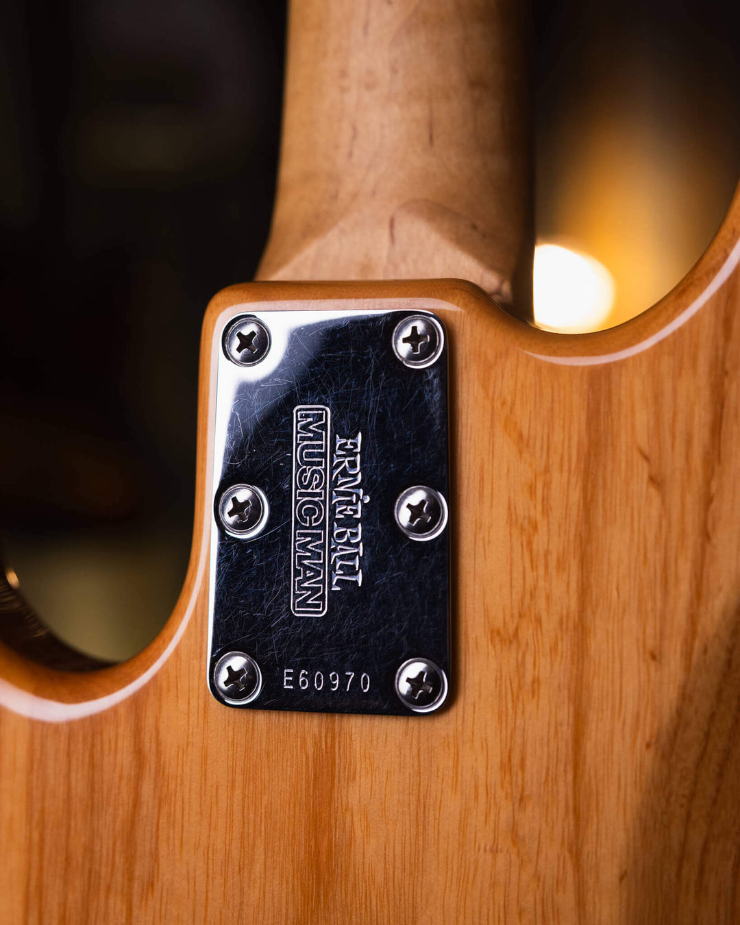 Musicman Stringray 4 Natural 2007 - Bajo Eléctrico | Cuerpo • Modelo: Stingray Classic• Madera: Ash• Terminación: Natural, Gloss Brazo • Madera: Maple• Perfil: “C”• Terminación: Satin • Espaciado: 19 mm• Escala: 34” • Nuez: Hueso Diapasón • Madera: Maple•