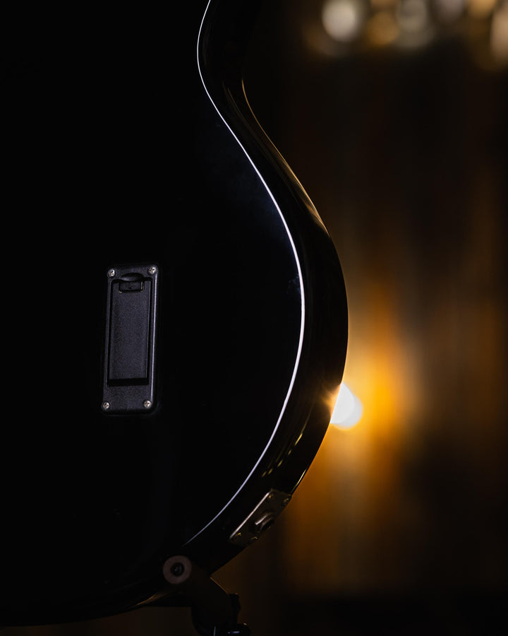 Musicman Stringray 4 Black Left Hand 2007 - Bajo Eléctrico | Cuerpo • Modelo: Stingray Classic• Madera: Ash• Terminación: Gloss Brazo • Madera: Maple• Perfil: “C”• Terminación: Satin • Espaciado: 19 mm• Escala: 34” • Nuez: Hueso Diapasón • Madera: Maple•