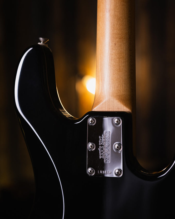 Musicman Stringray 4 Black Left Hand 2007 - Bajo Eléctrico | Cuerpo • Modelo: Stingray Classic• Madera: Ash• Terminación: Gloss Brazo • Madera: Maple• Perfil: “C”• Terminación: Satin • Espaciado: 19 mm• Escala: 34” • Nuez: Hueso Diapasón • Madera: Maple•