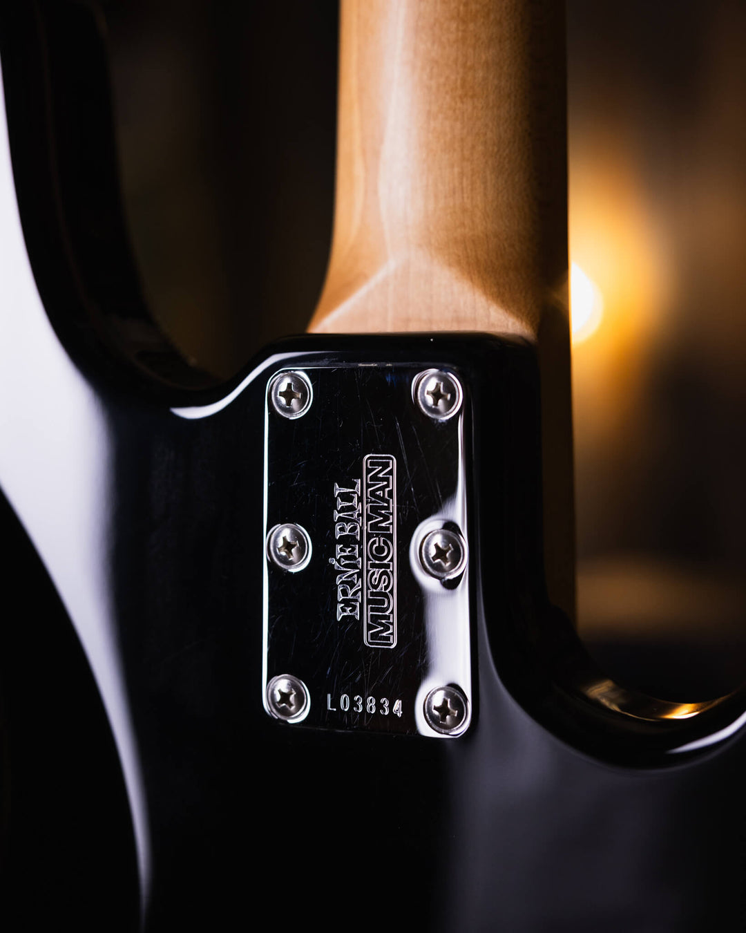 Musicman Stringray 4 Black Left Hand 2007 - Bajo Eléctrico | Cuerpo • Modelo: Stingray Classic• Madera: Ash• Terminación: Gloss Brazo • Madera: Maple• Perfil: “C”• Terminación: Satin • Espaciado: 19 mm• Escala: 34” • Nuez: Hueso Diapasón • Madera: Maple•