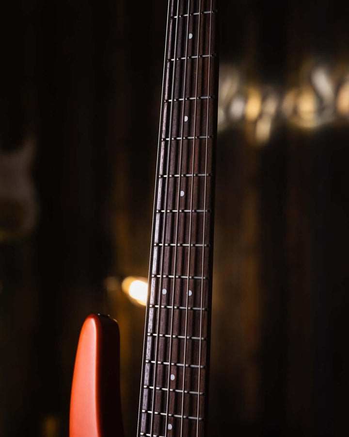 NS Design CR5 Radius Amber w/ Electric Piezo 2014 - Bajo Eléctrico | Meticulosamente elaborado en República Checa, el CR5 Radius Bass incorpora una amplia experiencia, la visión y la brillantez del diseño que sólo Ned Steinberger puede aportar a la creaci