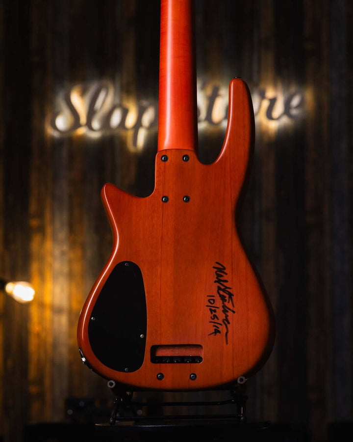 NS Design CR5 Radius Amber w/ Electric Piezo 2014 - Bajo Eléctrico | Meticulosamente elaborado en República Checa, el CR5 Radius Bass incorpora una amplia experiencia, la visión y la brillantez del diseño que sólo Ned Steinberger puede aportar a la creaci