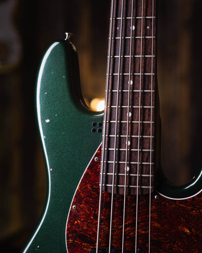 Sandberg California TM5 British Racing Green 2023 - Bajo Eléctrico | Cuerpo • Modelo: California TM• Madera: Alder• Terminación: Poly Gloss, British Racing Green Brazo • Madera: Canadian Hardrock Maple• Perfil: "C"• Terminación: Gloss• Espaciado: 19 mm• E
