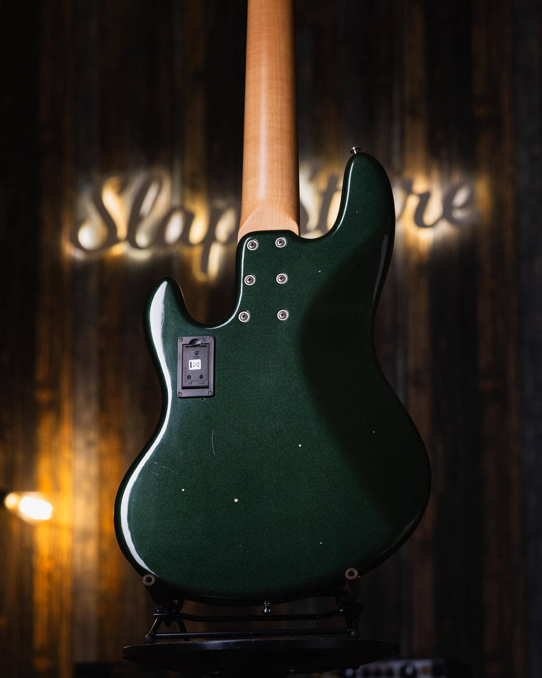 Sandberg California TM5 British Racing Green 2023 - Bajo Eléctrico | Cuerpo • Modelo: California TM• Madera: Alder• Terminación: Poly Gloss, British Racing Green Brazo • Madera: Canadian Hardrock Maple• Perfil: "C"• Terminación: Gloss• Espaciado: 19 mm• E