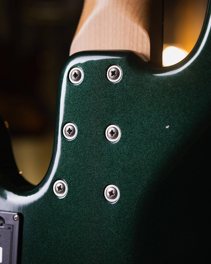 Sandberg California TM5 British Racing Green 2023 - Bajo Eléctrico | Cuerpo • Modelo: California TM• Madera: Alder• Terminación: Poly Gloss, British Racing Green Brazo • Madera: Canadian Hardrock Maple• Perfil: "C"• Terminación: Gloss• Espaciado: 19 mm• E