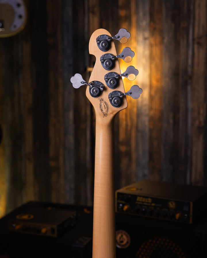 Sandberg California TM5 British Racing Green 2023 - Bajo Eléctrico | Cuerpo • Modelo: California TM• Madera: Alder• Terminación: Poly Gloss, British Racing Green Brazo • Madera: Canadian Hardrock Maple• Perfil: "C"• Terminación: Gloss• Espaciado: 19 mm• E