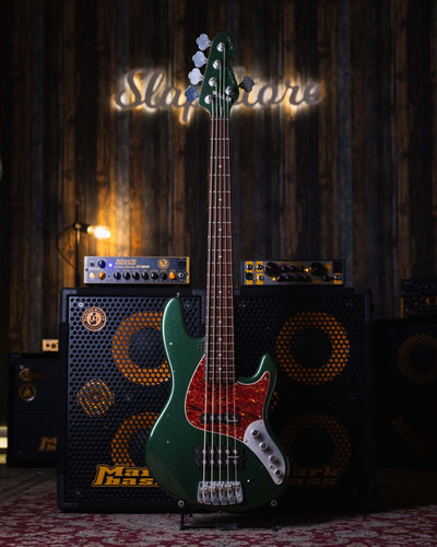 Sandberg California TM5 British Racing Green 2023 - Bajo Eléctrico | Cuerpo • Modelo: California TM• Madera: Alder• Terminación: Poly Gloss, British Racing Green Brazo • Madera: Canadian Hardrock Maple• Perfil: "C"• Terminación: Gloss• Espaciado: 19 mm• E