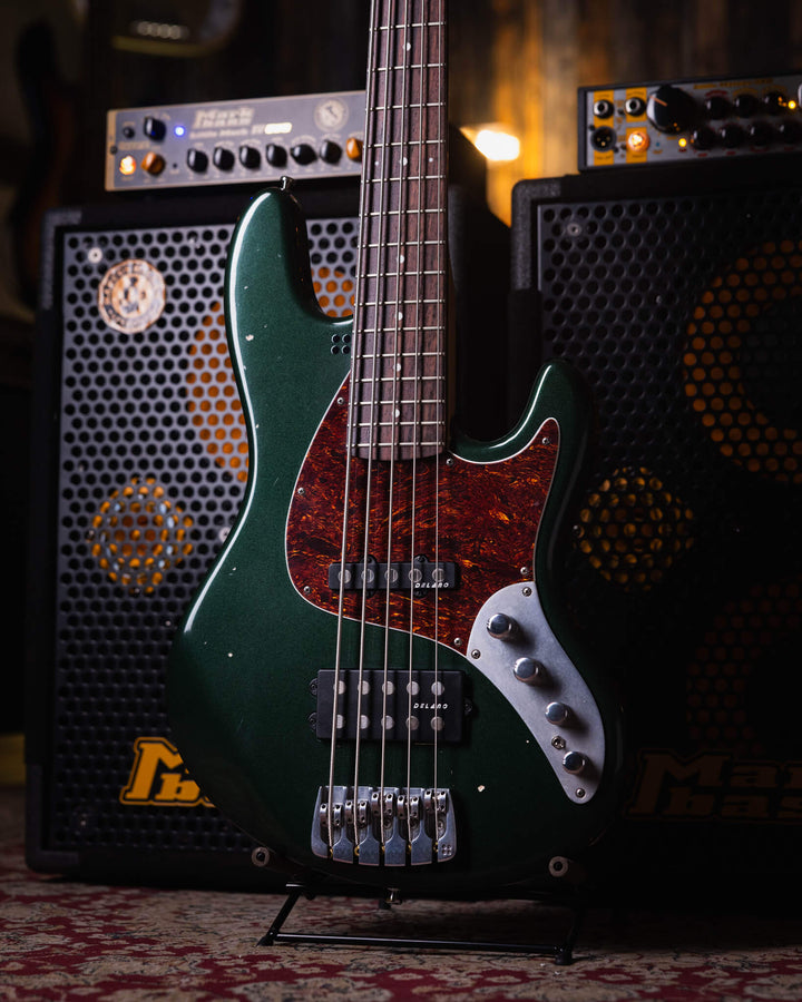 Sandberg California TM5 British Racing Green 2023 - Bajo Eléctrico | Cuerpo • Modelo: California TM• Madera: Alder• Terminación: Poly Gloss, British Racing Green Brazo • Madera: Canadian Hardrock Maple• Perfil: "C"• Terminación: Gloss• Espaciado: 19 mm• E