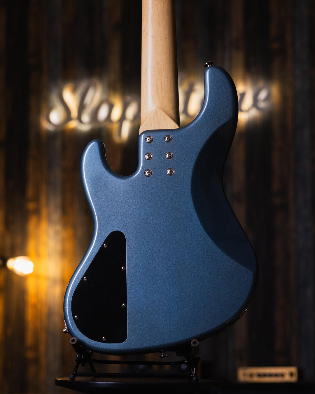 Soame H524 Lake Placid Blue 2018 - Bajo Eléctrico | Estos increíbles bajos toman todo lo bueno de modelos clásicos y le integran todas las mejoras que se han creado con el tiempo, detalles cómo sus necks encastrados a 6 tornillos, puente de alta masa y si