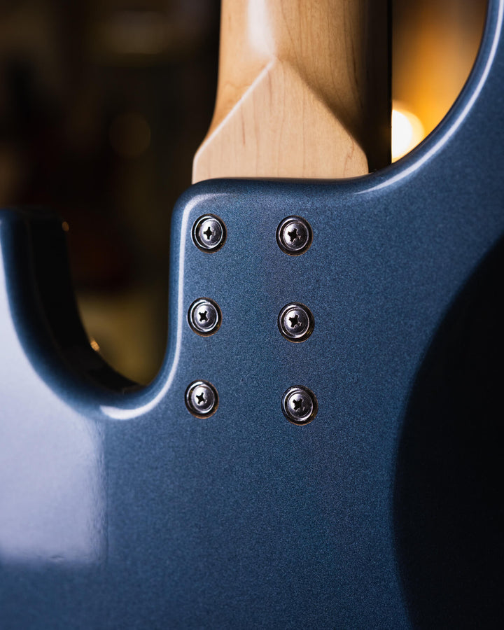 Soame H524 Lake Placid Blue 2018 - Bajo Eléctrico | Estos increíbles bajos toman todo lo bueno de modelos clásicos y le integran todas las mejoras que se han creado con el tiempo, detalles cómo sus necks encastrados a 6 tornillos, puente de alta masa y si