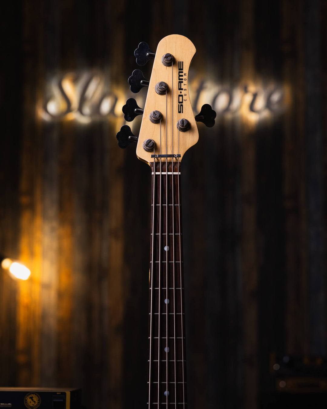 Soame H524 Lake Placid Blue 2018 - Bajo Eléctrico | Estos increíbles bajos toman todo lo bueno de modelos clásicos y le integran todas las mejoras que se han creado con el tiempo, detalles cómo sus necks encastrados a 6 tornillos, puente de alta masa y si