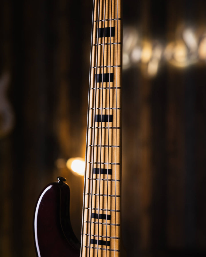 Soame H524 Sunburst 2017 - Bajo Eléctrico | Estos increíbles bajos toman todo lo bueno de modelos clásicos y le integran todas las mejoras que se han creado con el tiempo, detalles cómo sus necks encastrados a 6 tornillos, puente de alta masa y sistema ac