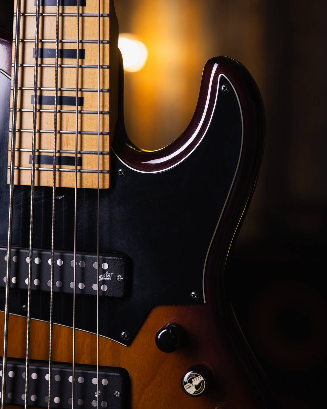 Soame H524 Sunburst 2017 - Bajo Eléctrico | Estos increíbles bajos toman todo lo bueno de modelos clásicos y le integran todas las mejoras que se han creado con el tiempo, detalles cómo sus necks encastrados a 6 tornillos, puente de alta masa y sistema ac