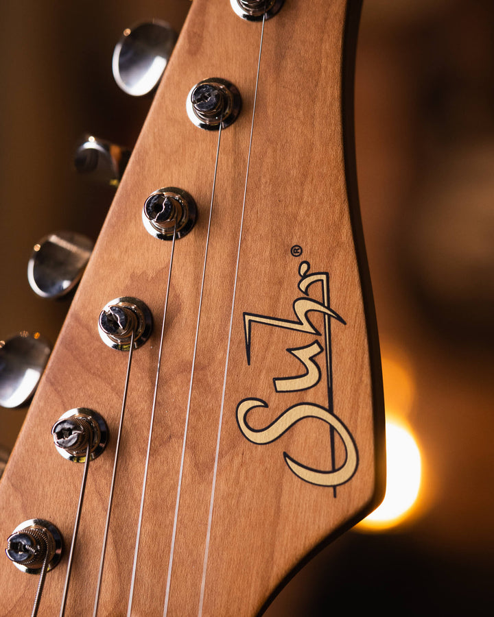 Suhr Classic S Vintage Limited Edition Daphne Blue - Guitarra Eléctrica | Presentamos el Suhr Classic S Vintage. En Suhr Guitars, siempre nos ha apasionado el encanto atemporal de los instrumentos vintage. Nuestro Classic S Vintage es la culminación de es
