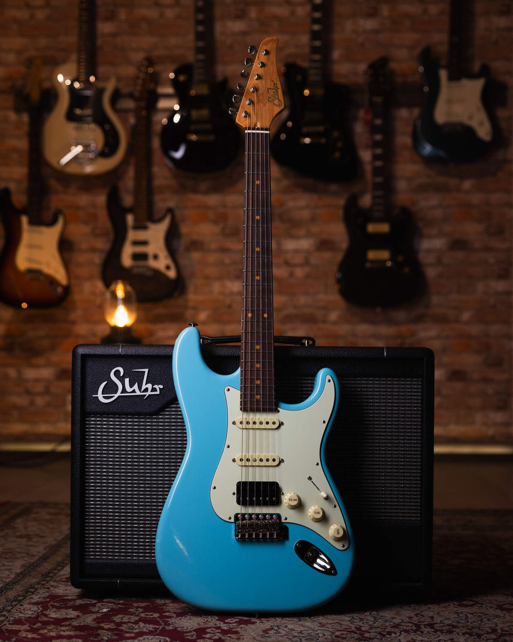 Suhr Classic S Vintage Limited Edition Daphne Blue - Guitarra Eléctrica | Presentamos el Suhr Classic S Vintage. En Suhr Guitars, siempre nos ha apasionado el encanto atemporal de los instrumentos vintage. Nuestro Classic S Vintage es la culminación de es