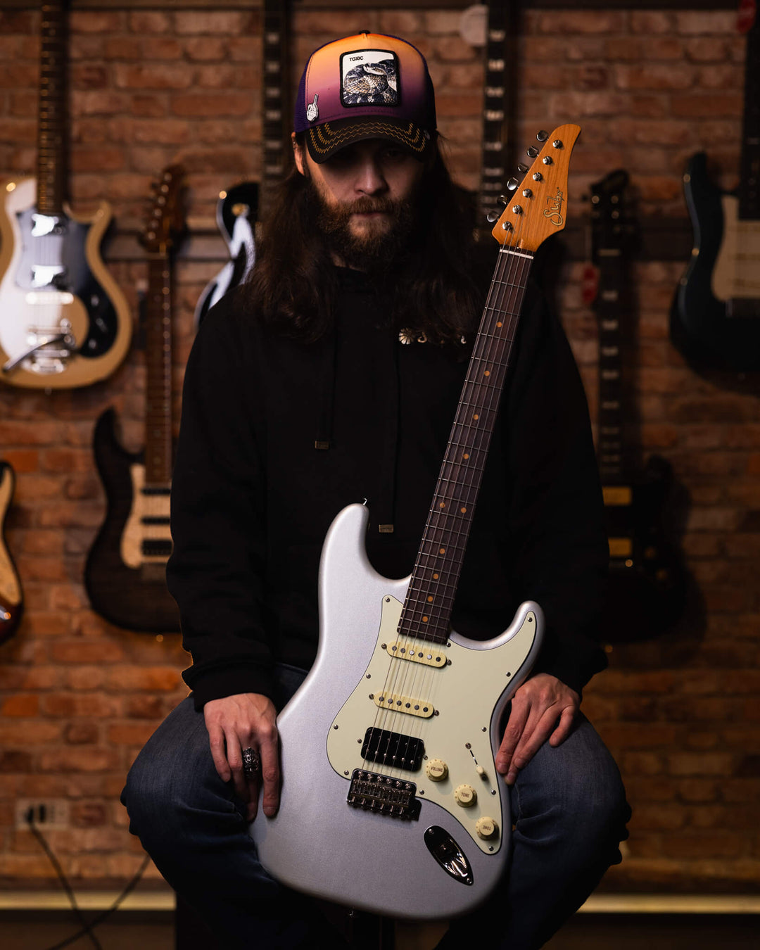 Suhr Classic S Vintage Limited Edition Firemist Silver - Guitarra Eléctrica | Presentamos el Suhr Classic S Vintage. En Suhr Guitars, siempre nos ha apasionado el encanto atemporal de los instrumentos vintage. Nuestro Classic S Vintage es la culminación d