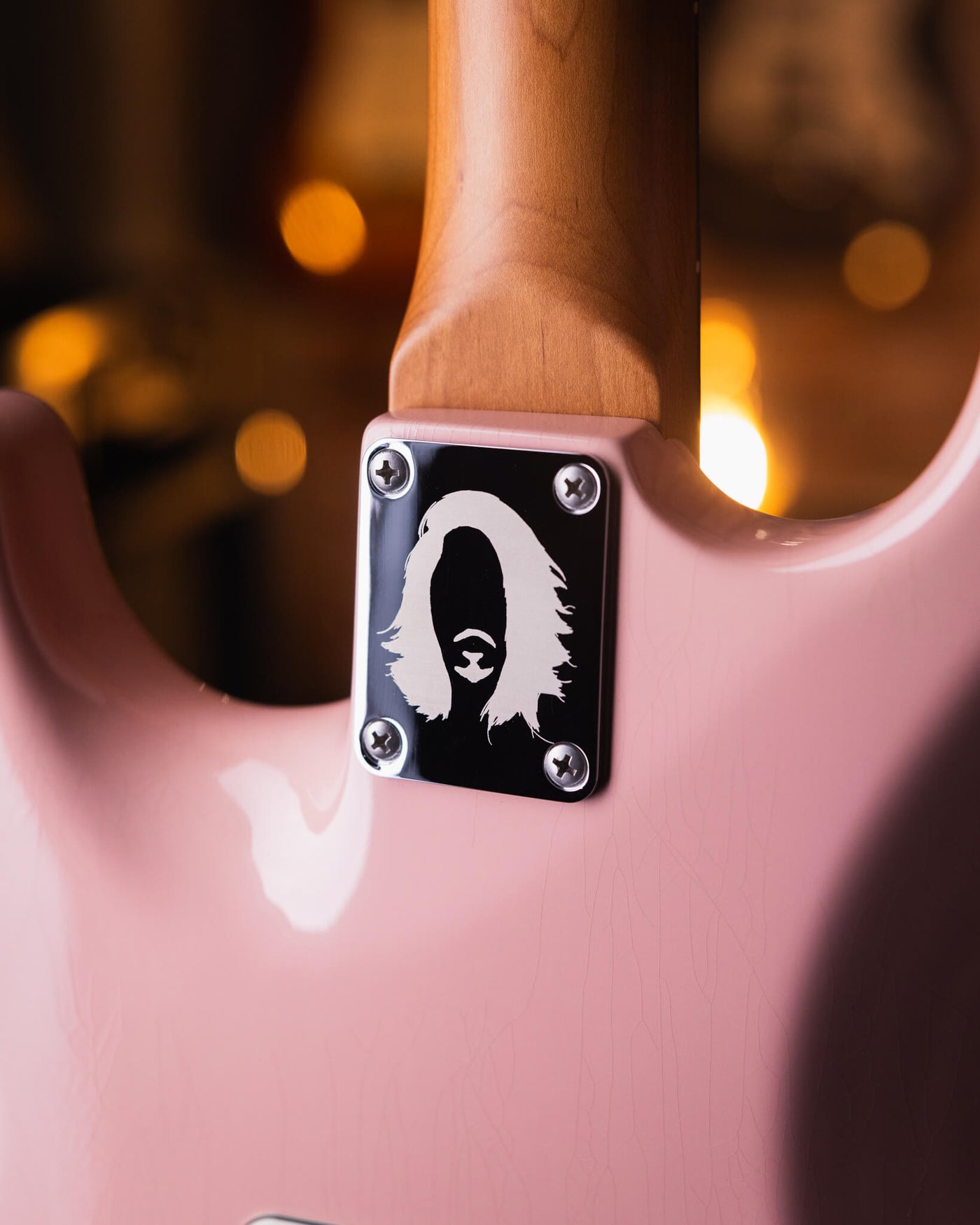 Suhr Classic S Mateus Asato Antiqued Shell Pink - Guitarra Eléctrica