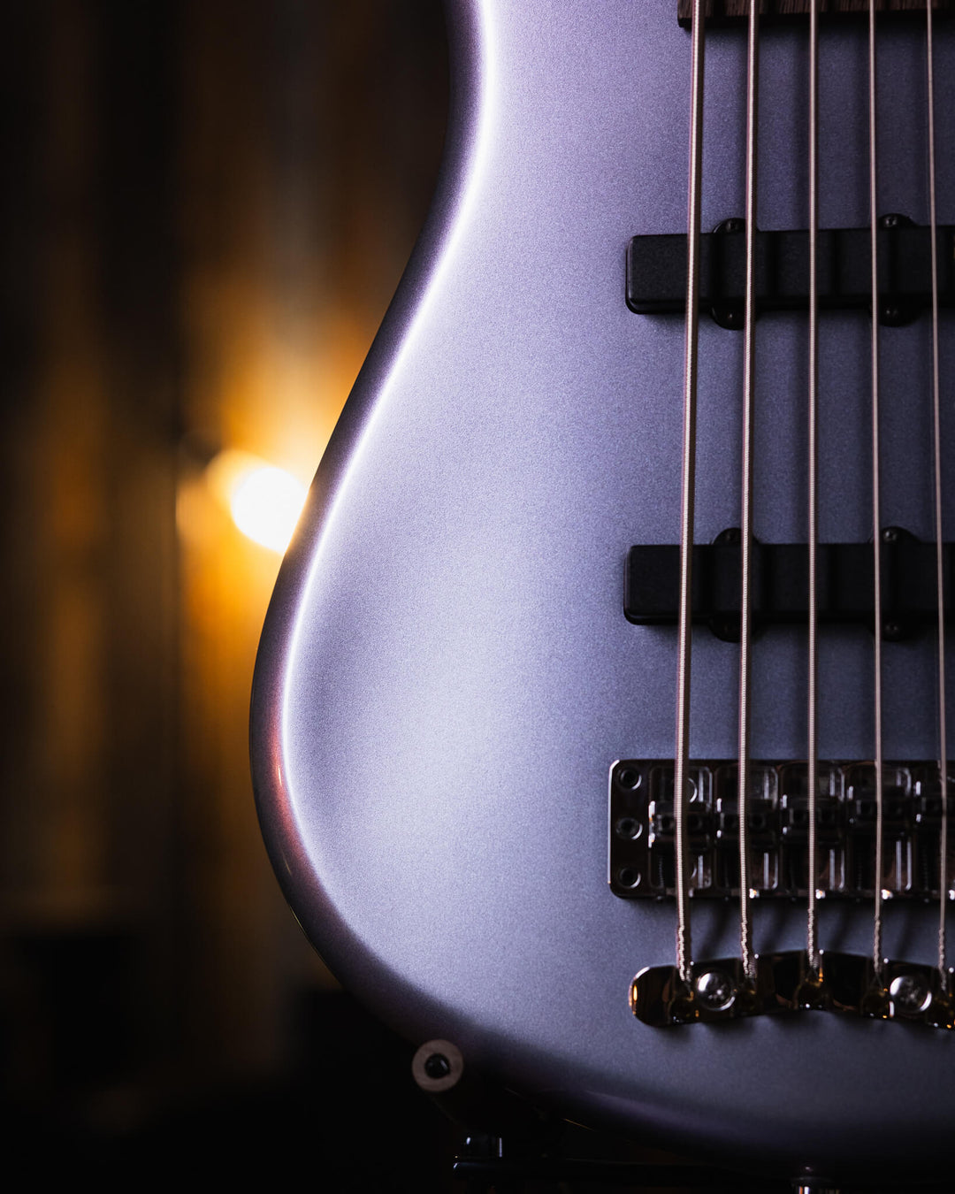 Warwick Streamer LX5 Iridescent Mermaid 2018 - Bajo Eléctrico | Cuerpo • Modelo: Streamer LX5• Madera: Mahogany• Terminación: Iridiscent Mermaid Gloss Brazo • Madera: Ovangkol• Perfil: “C”• Terminación: Satin • Espaciado: 17.5 mm• Escala: 34” • Nuez: Just