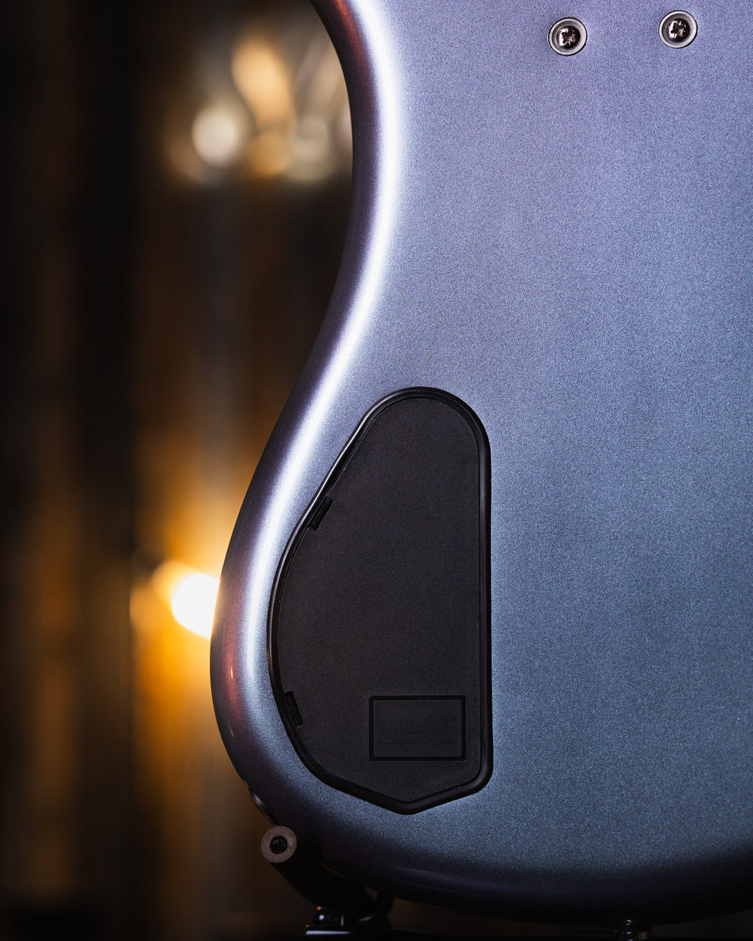 Warwick Streamer LX5 Iridescent Mermaid 2018 - Bajo Eléctrico | Cuerpo • Modelo: Streamer LX5• Madera: Mahogany• Terminación: Iridiscent Mermaid Gloss Brazo • Madera: Ovangkol• Perfil: “C”• Terminación: Satin • Espaciado: 17.5 mm• Escala: 34” • Nuez: Just