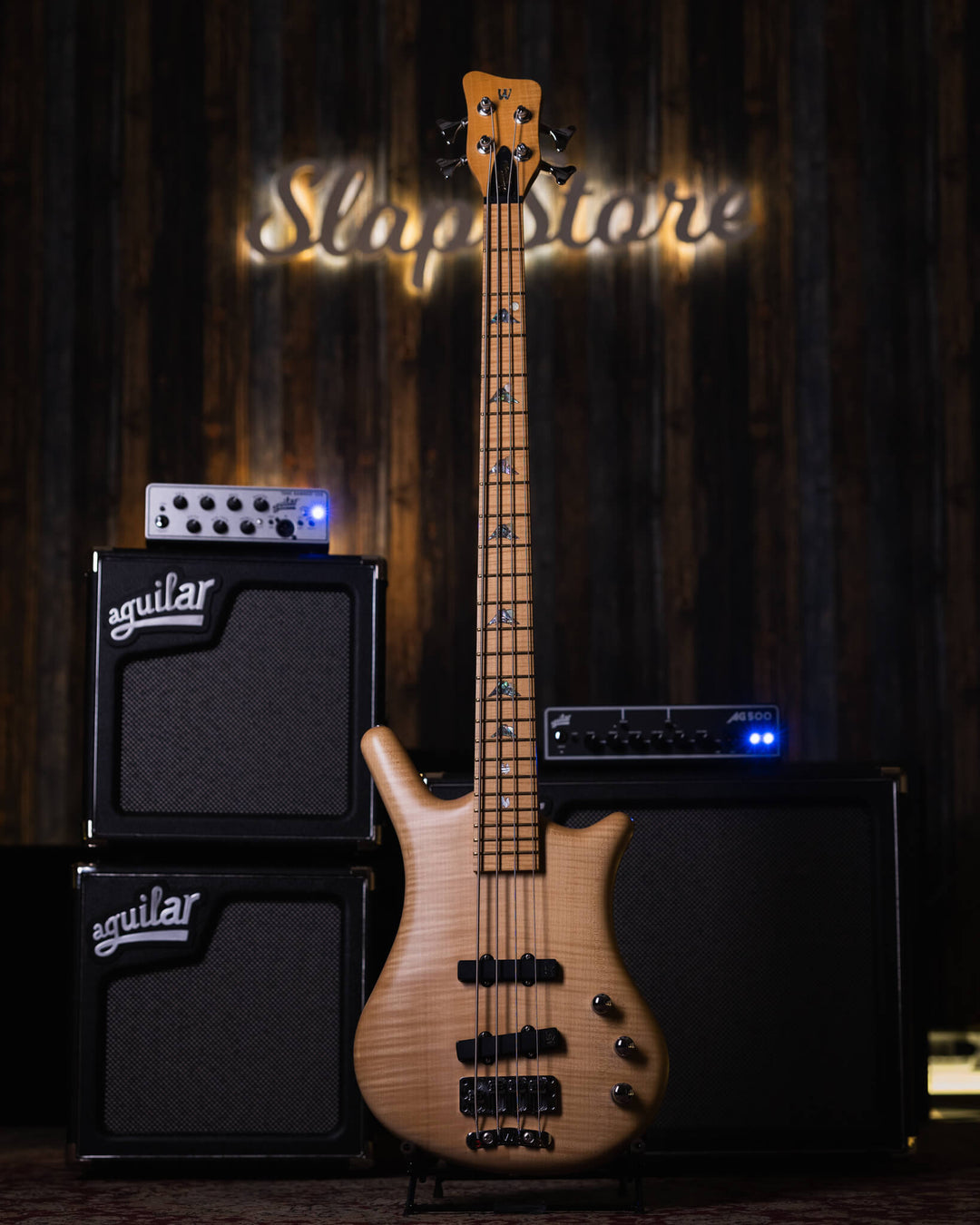 Warwick Thumb BO Bleached Blonde Limited Edition 2003 - Bajo Eléctrico | Cuerpo • Modelo: Thumb• Madera: Ash • Top: Flamed Maple• Terminación: Satin Brazo • Madera: 5-Pieces Flamed Maple + Ovangkol• Perfil: “C”• Terminación: Satin • Espaciado: 19 mm• Esca