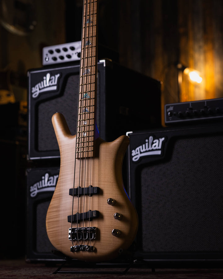 Warwick Thumb BO Bleached Blonde Limited Edition 2003 - Bajo Eléctrico | Cuerpo • Modelo: Thumb• Madera: Ash • Top: Flamed Maple• Terminación: Satin Brazo • Madera: 5-Pieces Flamed Maple + Ovangkol• Perfil: “C”• Terminación: Satin • Espaciado: 19 mm• Esca