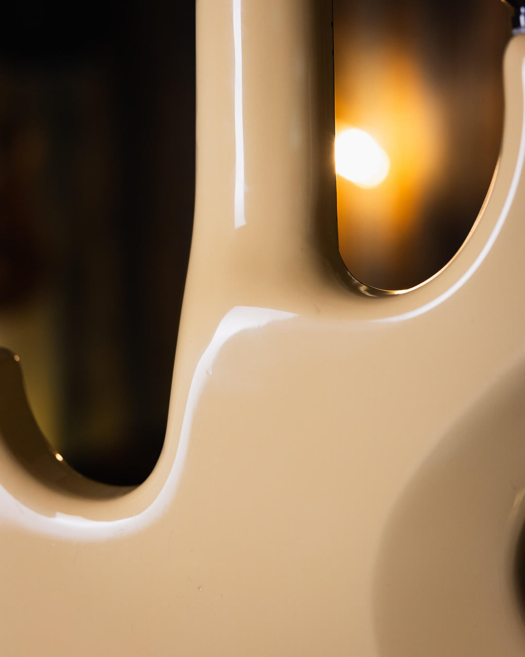 Yamaha BB3000S Cream '84 - Bajo Eléctrico | Cuerpo • Modelo: BB3000S• Madera: Alder • Terminación: Gloss Brazo • Madera: Maple• Terminación: Gloss• Perfil: "C"• Espaciado: 18mm• Escala: 34"• Nuez: Brass Diapasón • Madera: Ébano• Radio: 10"• Trastes: 21 El