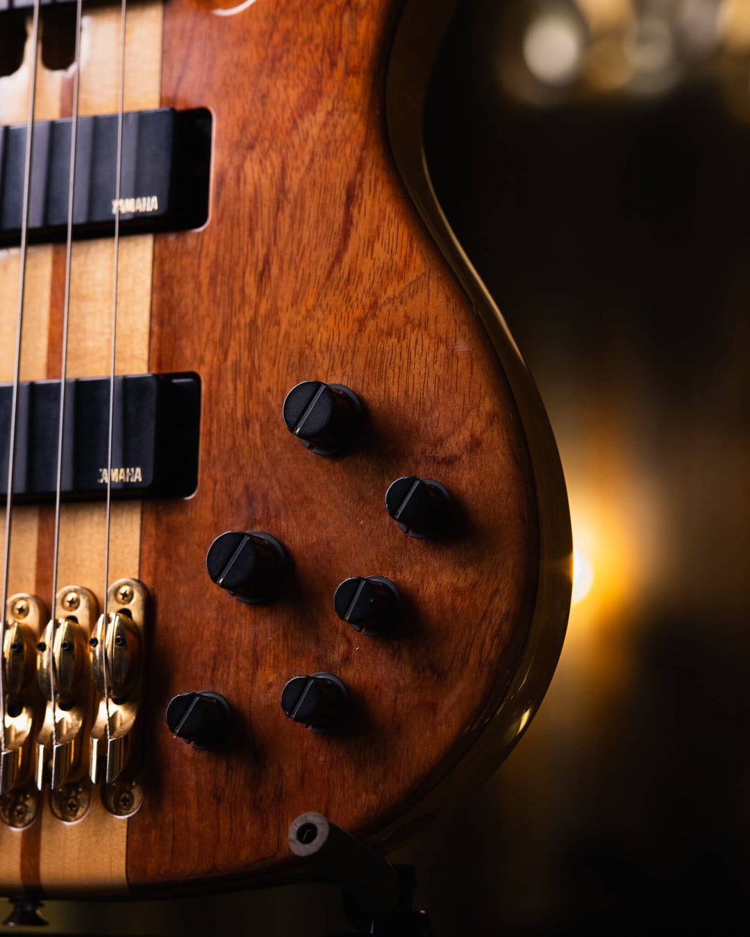 Yamaha TRB-6PII Natural Bubinga Top 2009 - Bajo Eléctrico | Cuerpo • Modelo: TRB-6 PII• Madera: Ash • Top: Bubinga • Terminación: Gloss Brazo • Madera: 5-Piezas Maple/Mahogany • Terminación: Neck thru / Gloss• Espaciado: 18mm• Escala: 35"• Nuez: hueso Dia