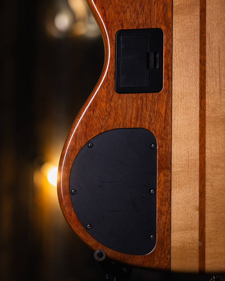 Yamaha TRB-6PII Natural Bubinga Top 2009 - Bajo Eléctrico | Cuerpo • Modelo: TRB-6 PII• Madera: Ash • Top: Bubinga • Terminación: Gloss Brazo • Madera: 5-Piezas Maple/Mahogany • Terminación: Neck thru / Gloss• Espaciado: 18mm• Escala: 35"• Nuez: hueso Dia