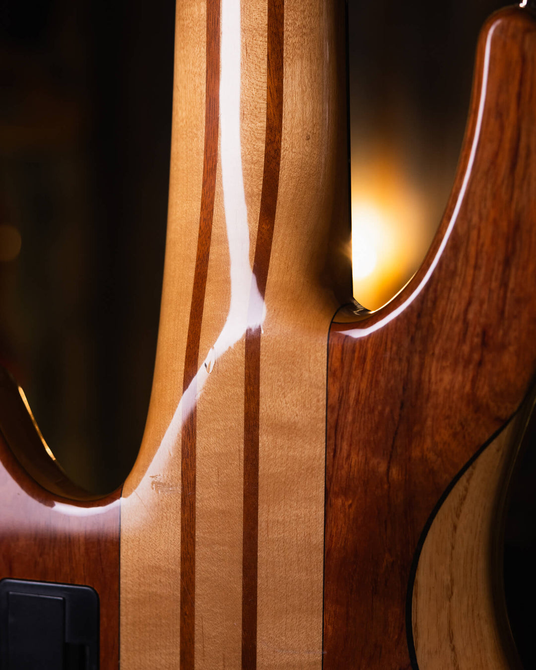 Yamaha TRB-6PII Natural Bubinga Top 2009 - Bajo Eléctrico | Cuerpo • Modelo: TRB-6 PII• Madera: Ash • Top: Bubinga • Terminación: Gloss Brazo • Madera: 5-Piezas Maple/Mahogany • Terminación: Neck thru / Gloss• Espaciado: 18mm• Escala: 35"• Nuez: hueso Dia