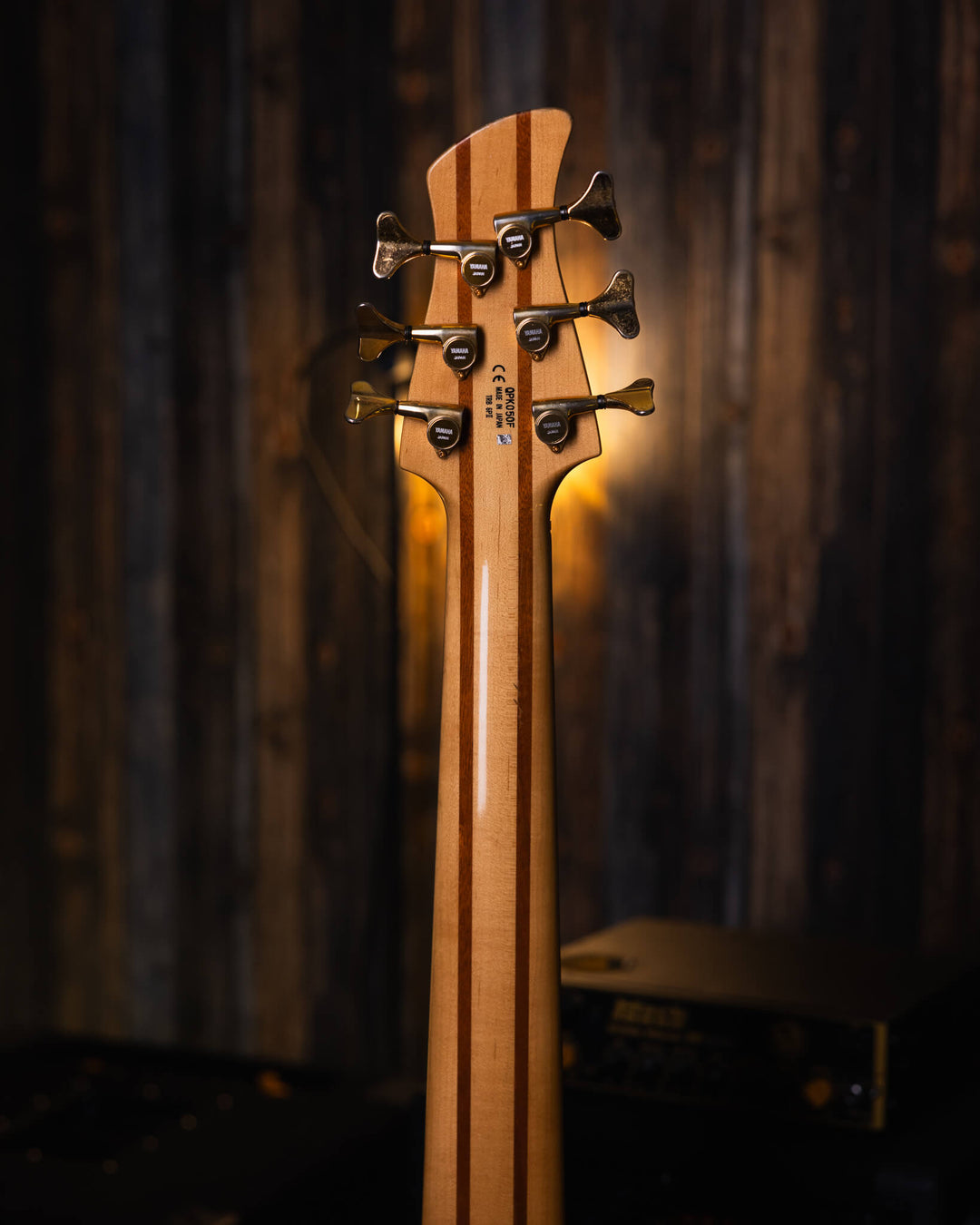 Yamaha TRB-6PII Natural Bubinga Top 2009 - Bajo Eléctrico | Cuerpo • Modelo: TRB-6 PII• Madera: Ash • Top: Bubinga • Terminación: Gloss Brazo • Madera: 5-Piezas Maple/Mahogany • Terminación: Neck thru / Gloss• Espaciado: 18mm• Escala: 35"• Nuez: hueso Dia