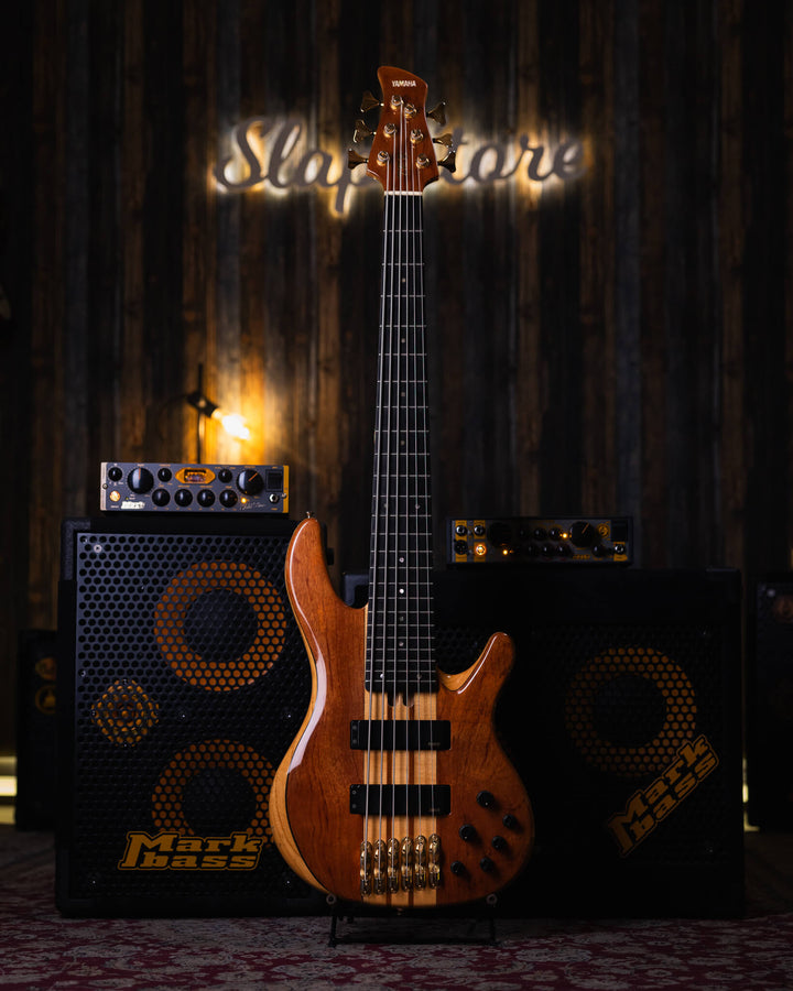 Yamaha TRB-6PII Natural Bubinga Top 2009 - Bajo Eléctrico | Cuerpo • Modelo: TRB-6 PII• Madera: Ash • Top: Bubinga • Terminación: Gloss Brazo • Madera: 5-Piezas Maple/Mahogany • Terminación: Neck thru / Gloss• Espaciado: 18mm• Escala: 35"• Nuez: hueso Dia