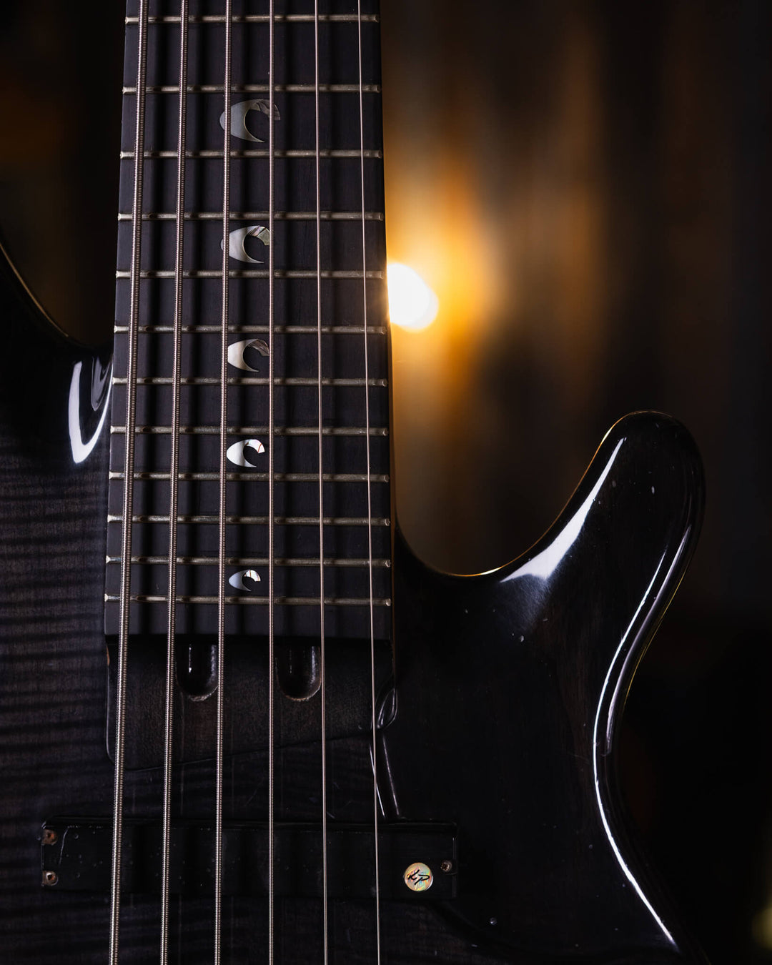 Yamaha TRB-JPI Charcoal Grey '94 - Bajo Eléctrico | Cuerpo • Modelo: TRB-JPI• Madera: Multiple Layer Ash/Alder • Top: Flamed Maple• Terminación: Gloss Brazo • Madera: Maple• Perfil: TRB JP • Terminación: Gloss• Espaciado: 24 mm• Escala: 34"• Nuez: 56" Dia