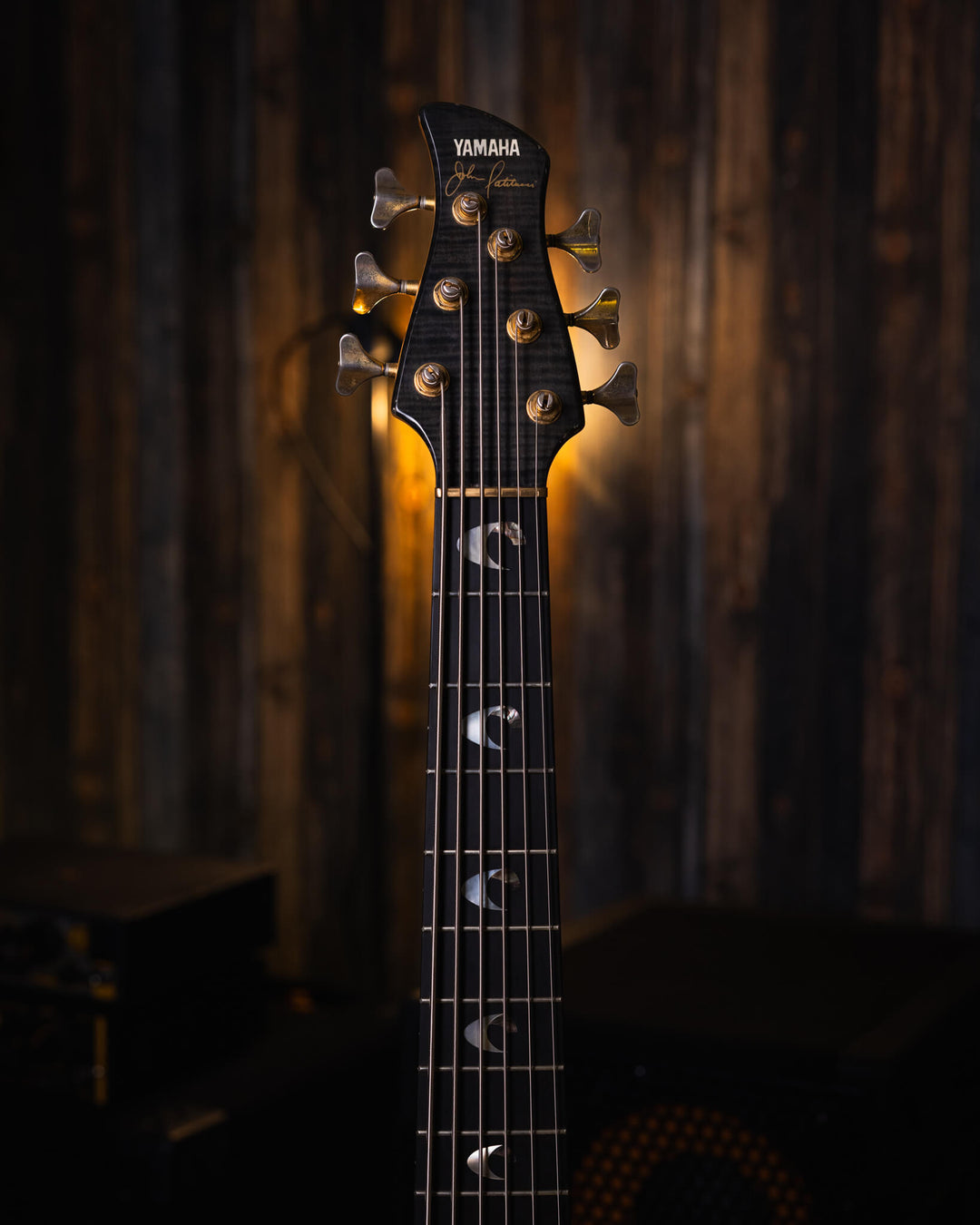 Yamaha TRB-JPI Charcoal Grey '94 - Bajo Eléctrico | Cuerpo • Modelo: TRB-JPI• Madera: Multiple Layer Ash/Alder • Top: Flamed Maple• Terminación: Gloss Brazo • Madera: Maple• Perfil: TRB JP • Terminación: Gloss• Espaciado: 24 mm• Escala: 34"• Nuez: 56" Dia