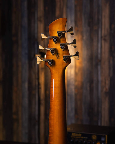 Yamaha TRB 6 Sparkle Purple '97 - Bajo Eléctrico | Cuerpo • Modelo: TRB 6P• Madera: Alder • Top: Maple • Terminación: Sparkle Purple, Gloss Brazo • Madera: 5 Piezas Maple/Mahogany • Terminación: Neck Thru / Gloss• Espaciado: 19 mm• Escala: 35"• Nuez: Bone