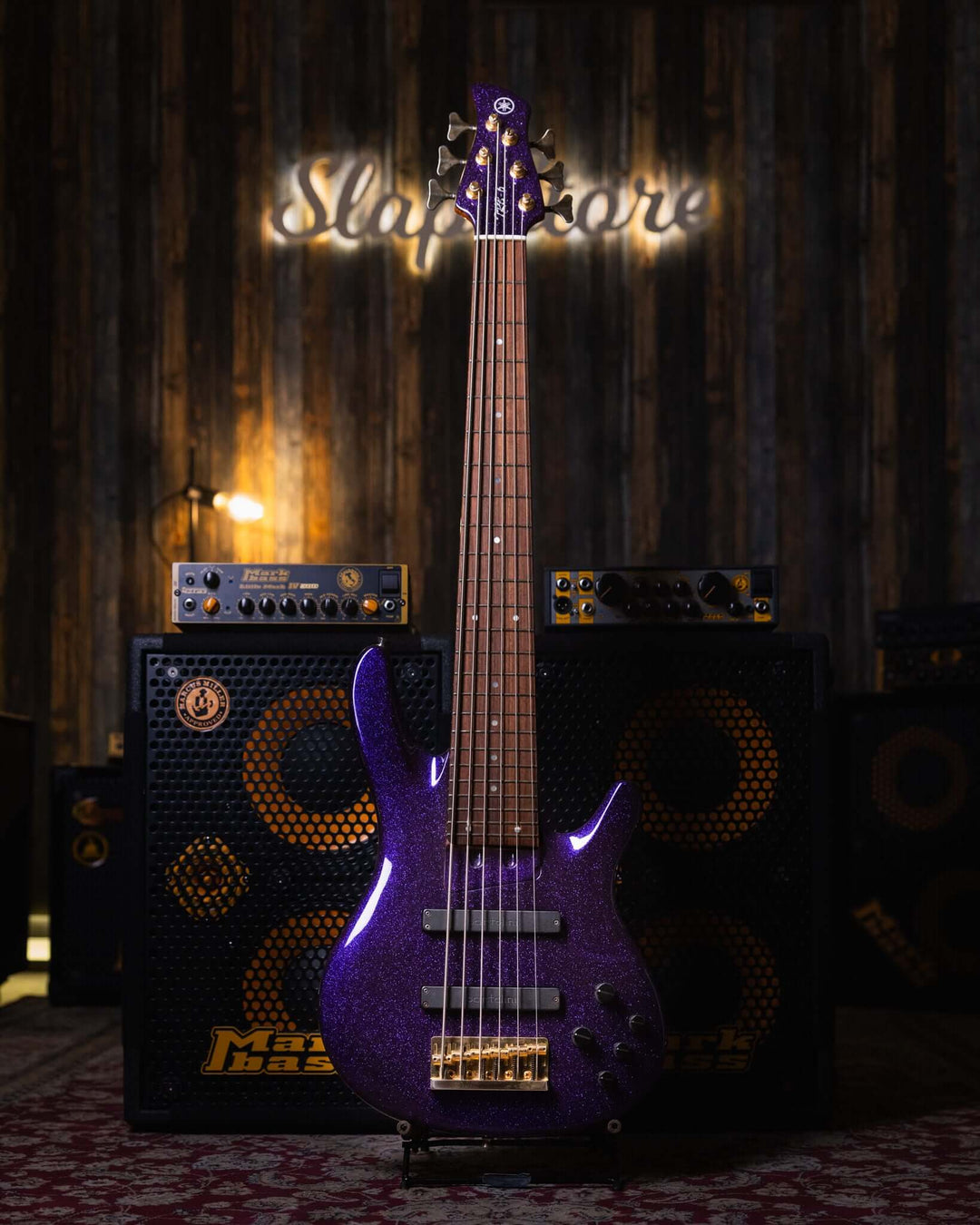 Yamaha TRB 6 Sparkle Purple '97 - Bajo Eléctrico | Cuerpo • Modelo: TRB 6P• Madera: Alder • Top: Maple • Terminación: Sparkle Purple, Gloss Brazo • Madera: 5 Piezas Maple/Mahogany • Terminación: Neck Thru / Gloss• Espaciado: 19 mm• Escala: 35"• Nuez: Bone