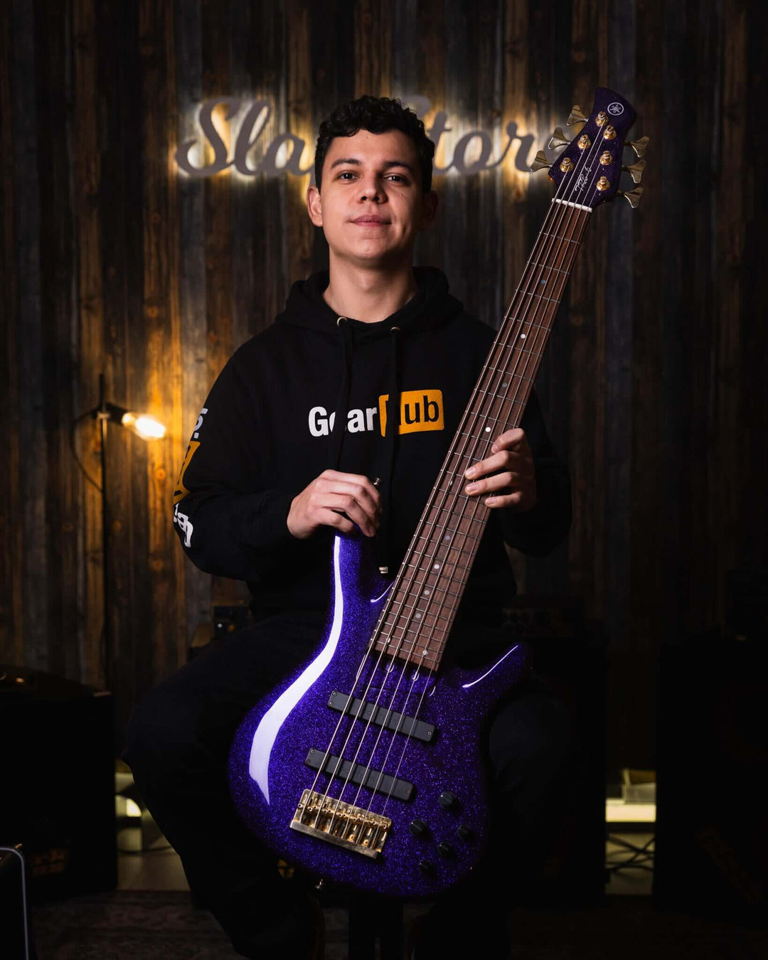 Yamaha TRB 6 Sparkle Purple '97 - Bajo Eléctrico | Cuerpo • Modelo: TRB 6P• Madera: Alder • Top: Maple • Terminación: Sparkle Purple, Gloss Brazo • Madera: 5 Piezas Maple/Mahogany • Terminación: Neck Thru / Gloss• Espaciado: 19 mm• Escala: 35"• Nuez: Bone