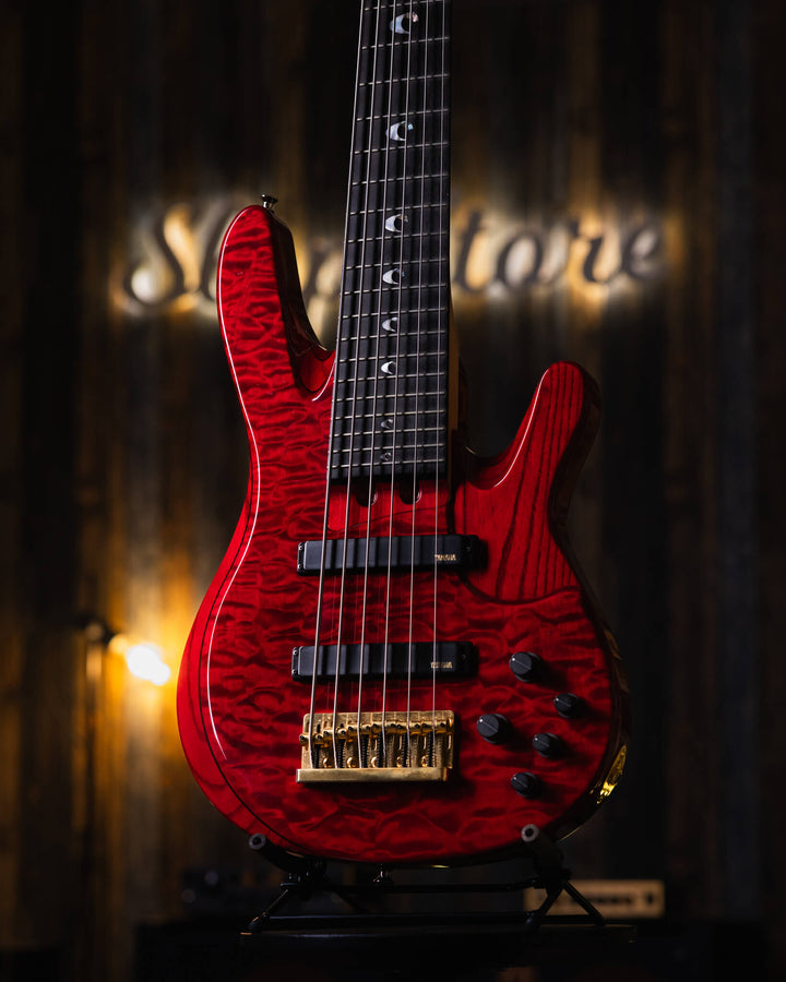 Yamaha TRB-JP2 Translucent Dark Red 2016 - Bajo Eléctrico | Cuerpo • Modelo: TRB-JP2• Madera: Figured Maple/Ash/Alder/Maple• Top: Figured Maple• Terminación: Gloss Polyurethane Brazo • Madera: Maple 3-Piece• Perfil: Custom "D"• Terminación: Gloss Polyuret