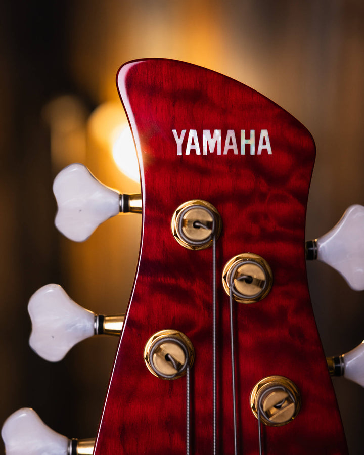 Yamaha TRB-JP2 Translucent Dark Red 2016 - Bajo Eléctrico | Cuerpo • Modelo: TRB-JP2• Madera: Figured Maple/Ash/Alder/Maple• Top: Figured Maple• Terminación: Gloss Polyurethane Brazo • Madera: Maple 3-Piece• Perfil: Custom "D"• Terminación: Gloss Polyuret