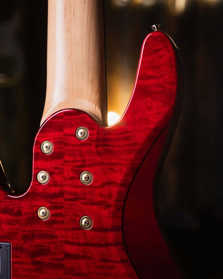 Yamaha TRB-JP2 Translucent Dark Red 20XX - Bajo Eléctrico | Cuerpo • Modelo: TRB-JP2• Madera: Figured Maple/Ash/Alder/Maple• Top: Figured Maple• Terminación: Gloss Polyurethane Brazo • Madera: Maple 3-Piece• Perfil: Custom "D"• Terminación: Gloss Polyuret