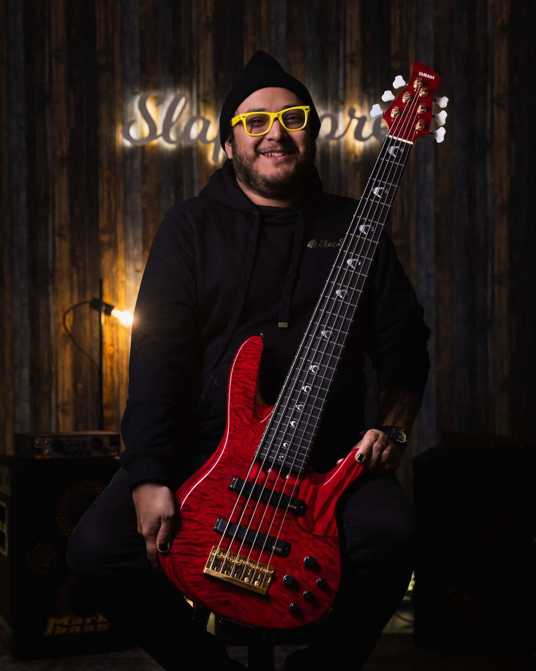 Yamaha TRB-JP2 Translucent Dark Red 20XX - Bajo Eléctrico | Cuerpo • Modelo: TRB-JP2• Madera: Figured Maple/Ash/Alder/Maple• Top: Figured Maple• Terminación: Gloss Polyurethane Brazo • Madera: Maple 3-Piece• Perfil: Custom "D"• Terminación: Gloss Polyuret