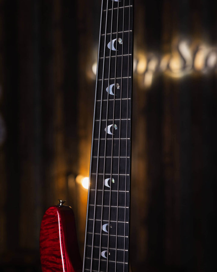 Yamaha TRB-JP2 Translucent Dark Red 20XX - Bajo Eléctrico | Cuerpo • Modelo: TRB-JP2• Madera: Figured Maple/Ash/Alder/Maple• Top: Figured Maple• Terminación: Gloss Polyurethane Brazo • Madera: Maple 3-Piece• Perfil: Custom "D"• Terminación: Gloss Polyuret