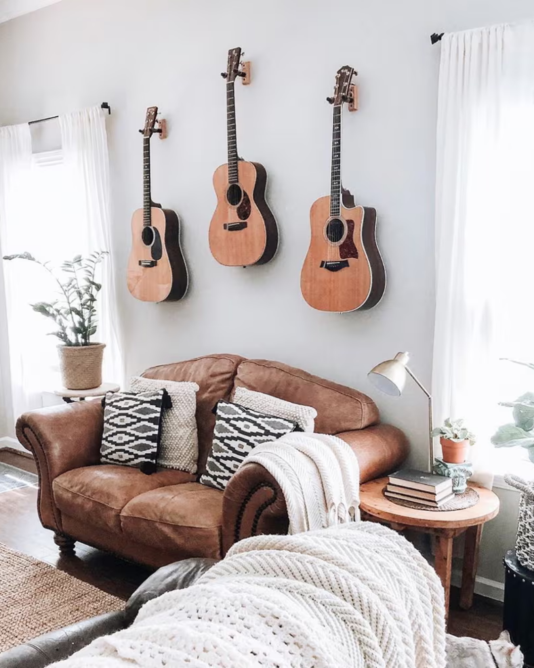 String Swing Soporte de Pared Para Instrumento Nogal/Negro