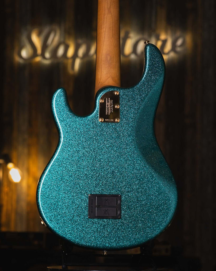 Musicman Stringray 5 Special 5 H Ocean Sparkle 2024 - Bajo Eléctrico | El primer bajo diseñado completamente por Ernie Ball MusicMan, el Stingray 5, apareció en 1987 y desde ese momento se ha convertido en un estándar de la industria. El StingRay5 satisfa