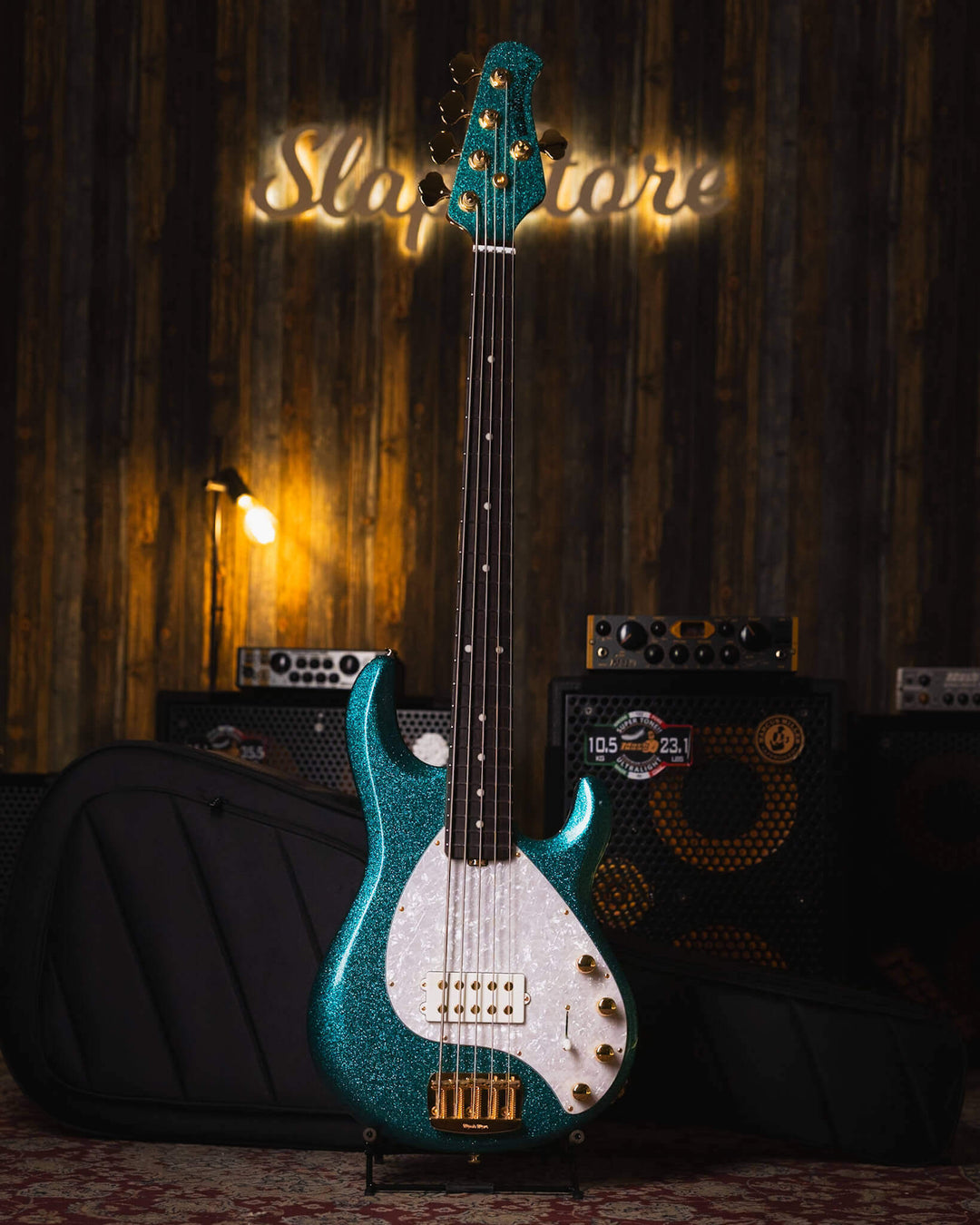 Musicman Stringray 5 Special 5 H Ocean Sparkle 2024 - Bajo Eléctrico | El primer bajo diseñado completamente por Ernie Ball MusicMan, el Stingray 5, apareció en 1987 y desde ese momento se ha convertido en un estándar de la industria. El StingRay5 satisfa