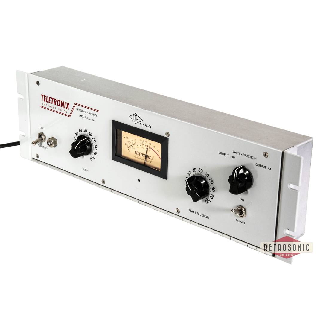 Universal Audio LA-2A - Compresor/Limitador electro-óptico a tubo | Los profesionales del audio veneran el LA-2A. Su versión original recibió reconocimientos inmediatos debido a las características de su compresión natural y pareja. Un sistema de atenuaci