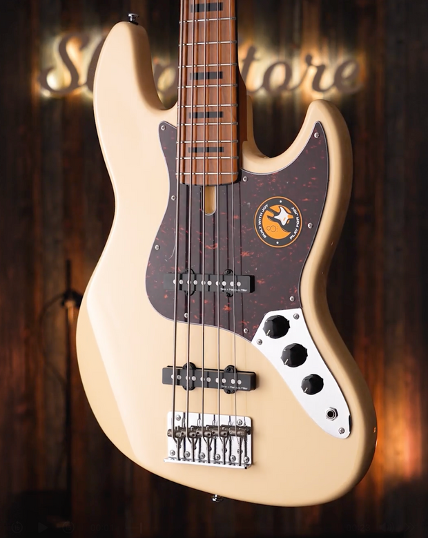 Sire V5-5 Vintage White (2nd Gen) - Bajo Eléctrico | Gearhub 🌶️