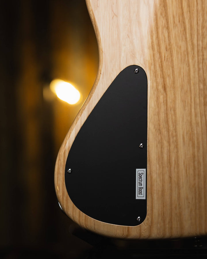 Atelier Z Beta4 Natural 2024 - Bajo Eléctrico | Cuerpo • Model: Beta4• Madera: Ash • Terminación: Natural Gloss Brazo • Madera: Maple• Perfil: “C”• Terminación: Gloss • String Spacing: 19 mm• Escala: 34” • Nuez: Bone Diapasón • Madera: Maple• Radio: 10"•