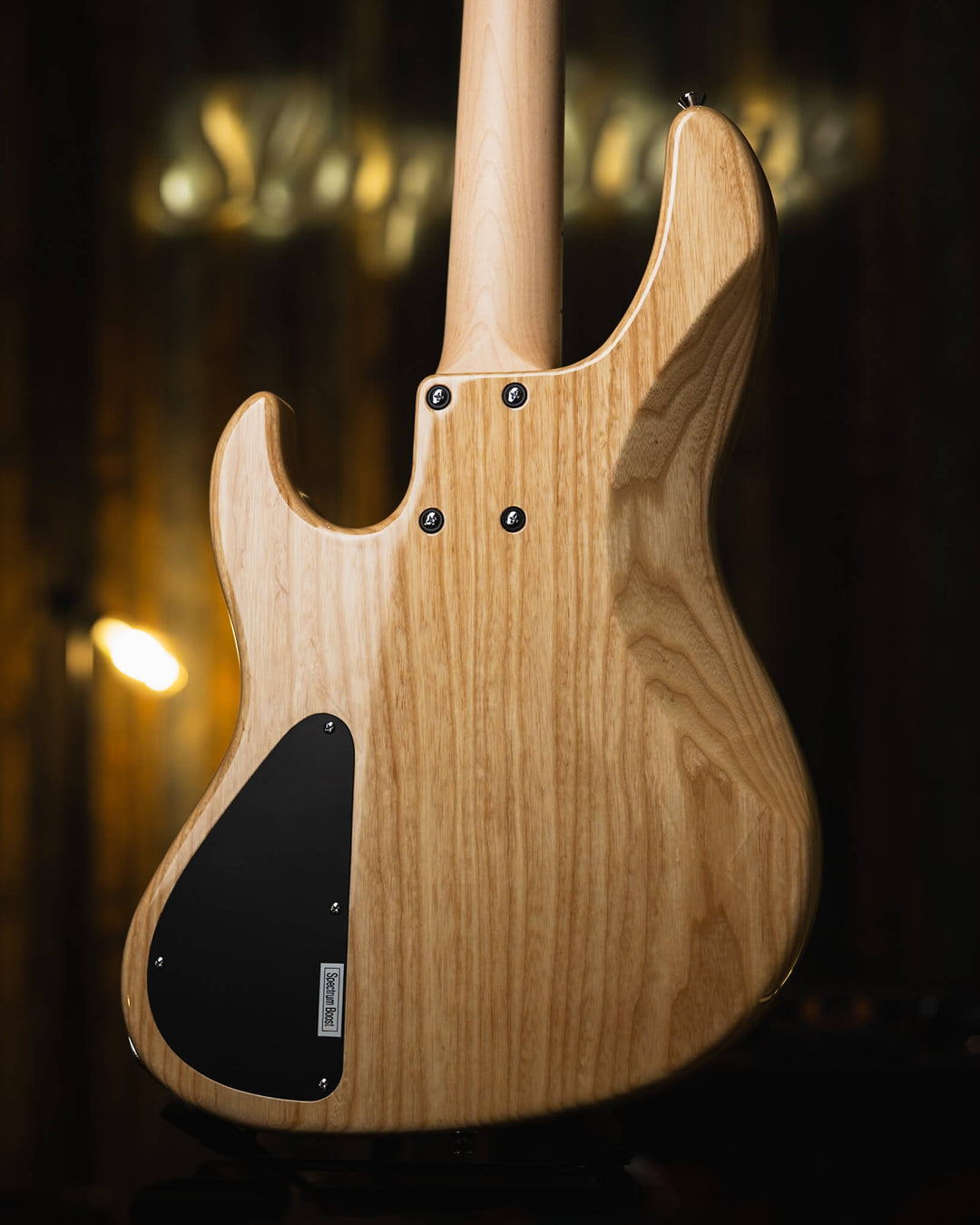 Atelier Z Beta4 Natural 2024 - Bajo Eléctrico | Cuerpo • Model: Beta4• Madera: Ash • Terminación: Natural Gloss Brazo • Madera: Maple• Perfil: “C”• Terminación: Gloss • String Spacing: 19 mm• Escala: 34” • Nuez: Bone Diapasón • Madera: Maple• Radio: 10"•